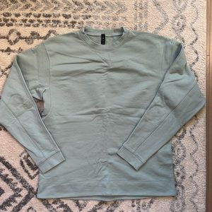 Lululemon Men’s crew neck sweatshirt
